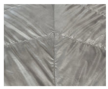 Load image into Gallery viewer, Ice Flame quilts 3 & 3/4 season