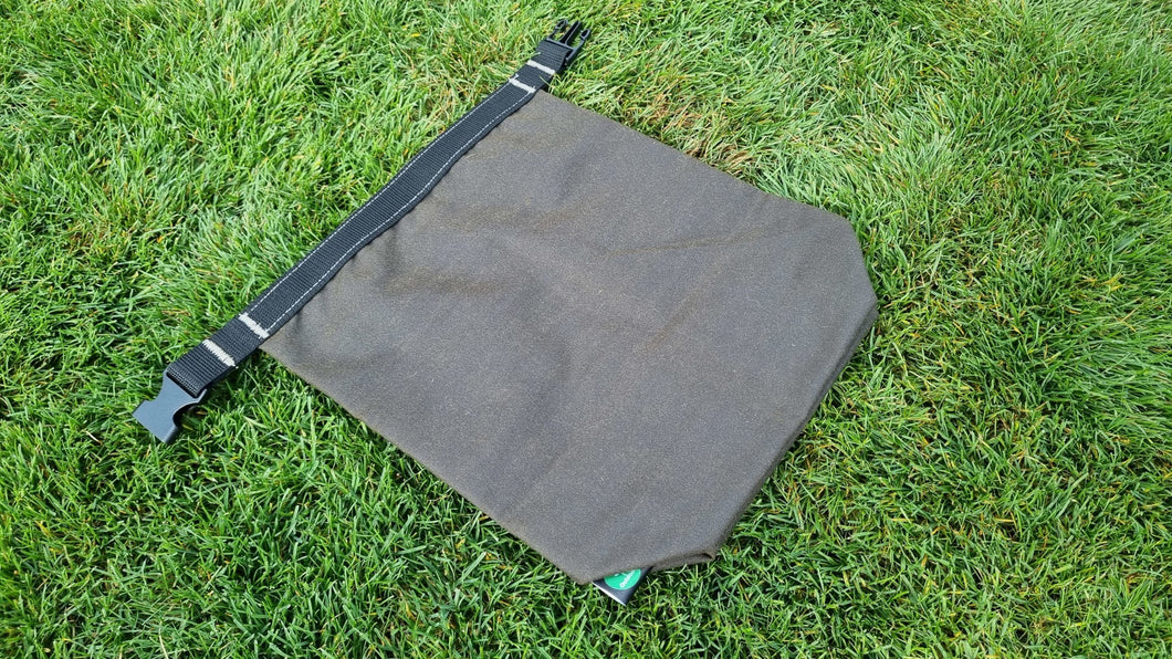 SUSSEX OUTDOORS / WAXED CANVAS ROLL TOP BAG